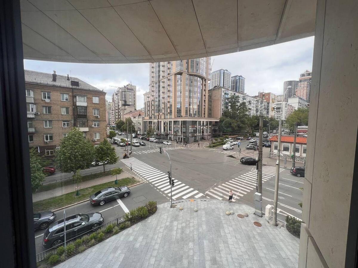 Офис ул. Антоновича 118, 242м25703712