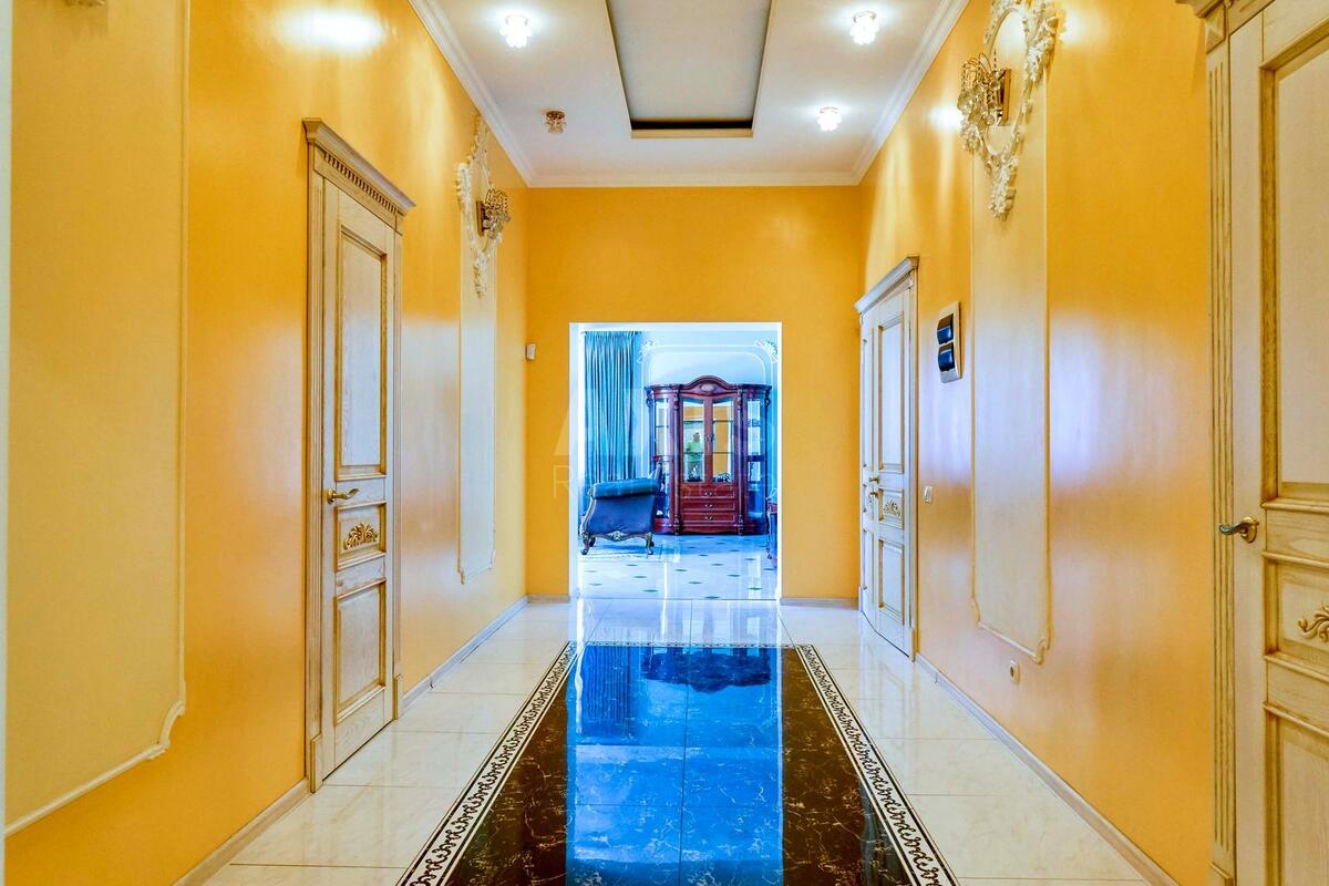 House vul. Bogatyrs'ka, 650m2, Kyiv city593422