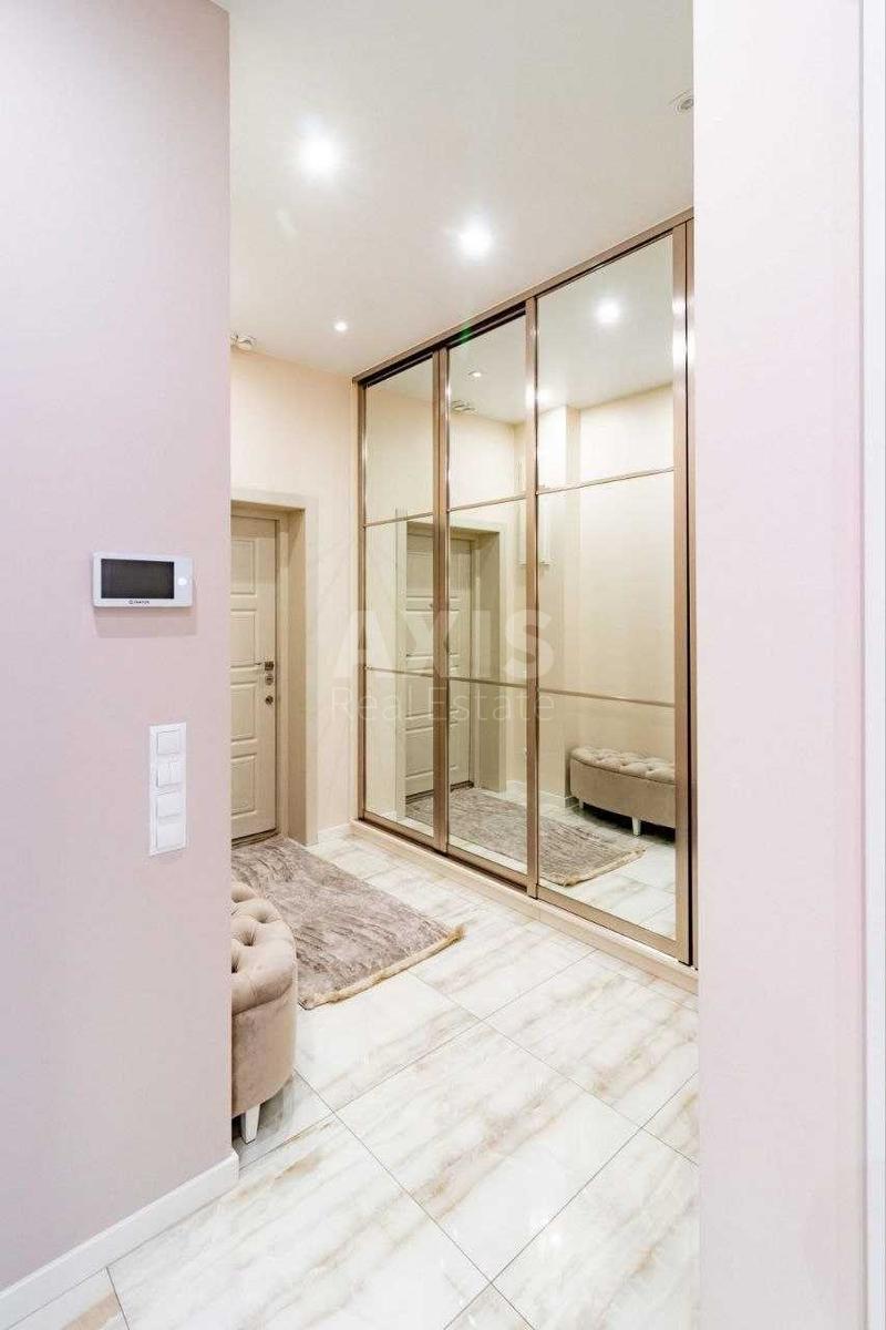 4k apartment vul. Dragomyrova Myhajla 180