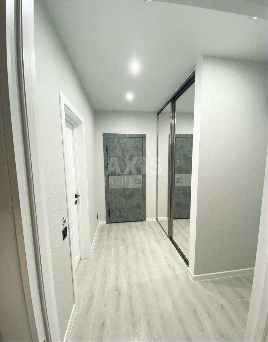 1k apartment vul. Sverstjuka Jevgena 46