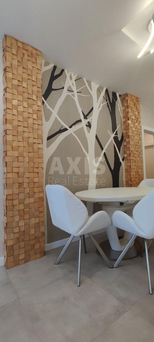 1k apartment nab. Dniprovs'ka 15Д