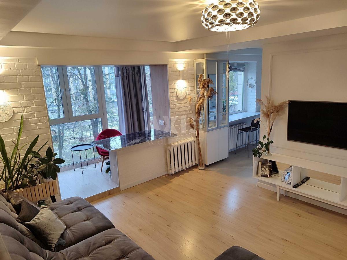 3k apartment vul. Entuziastiv 5/1