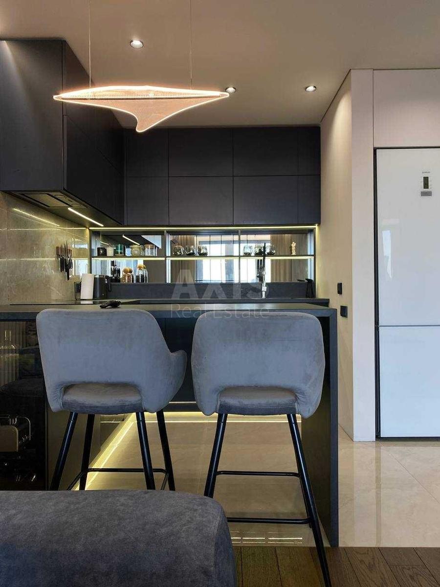1k apartment vul. Lypkivs'kogo Vasylja Mytropolyta 380