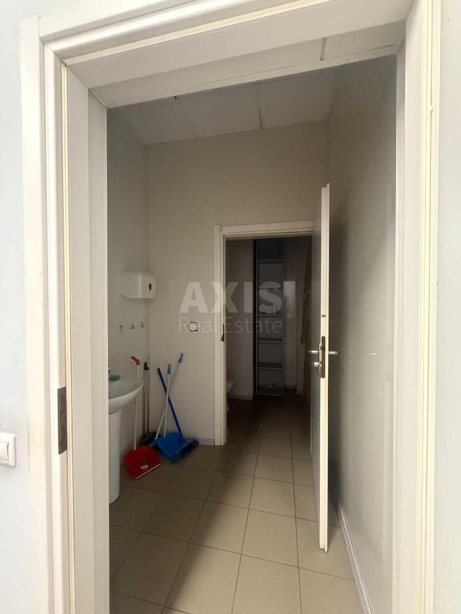 Trade object vul. Sverstjuka Jevgena 2Б, 1000m26241816