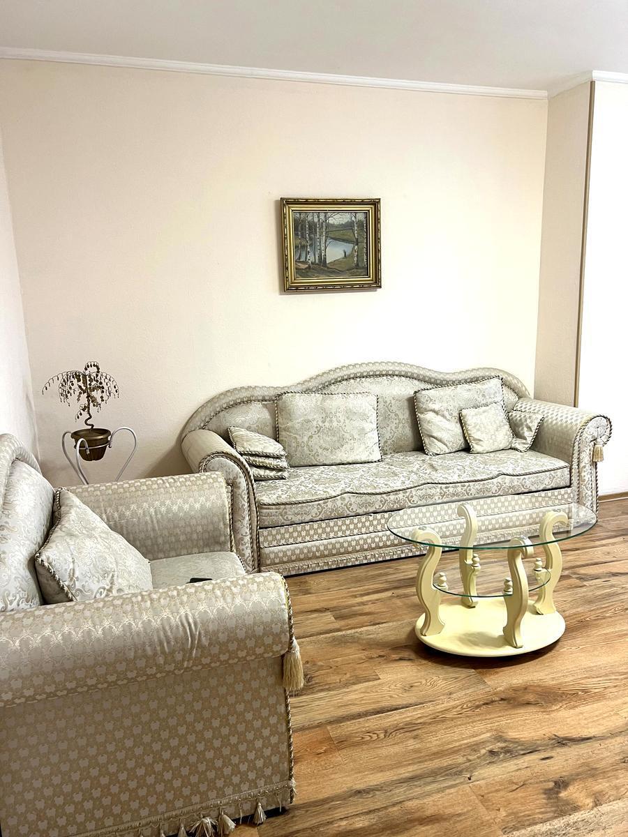 3k apartment vul. Sribnokil's'ka 1624384