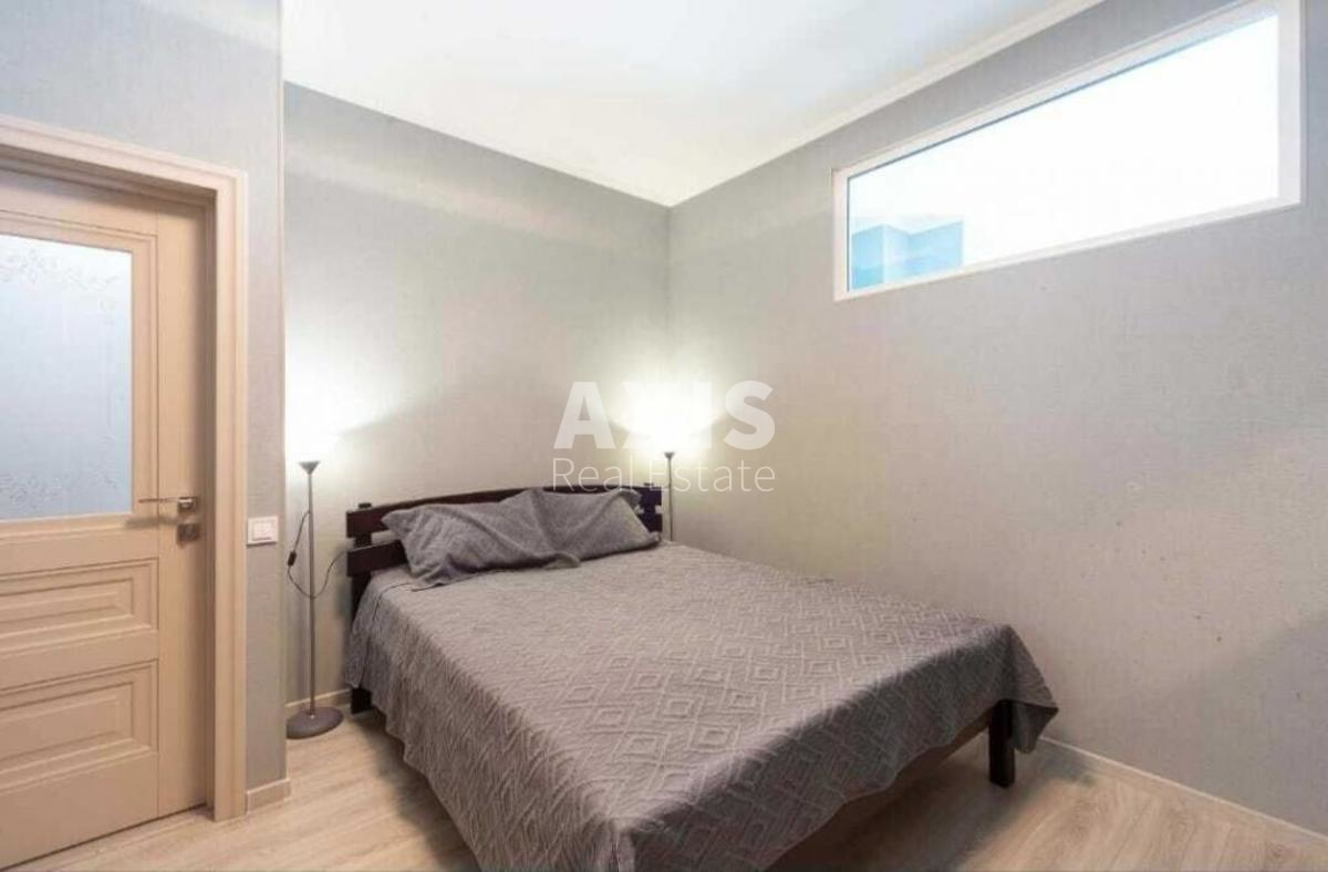 3k apartment vul. Pysarzhevs'kogo Akademika 8а3