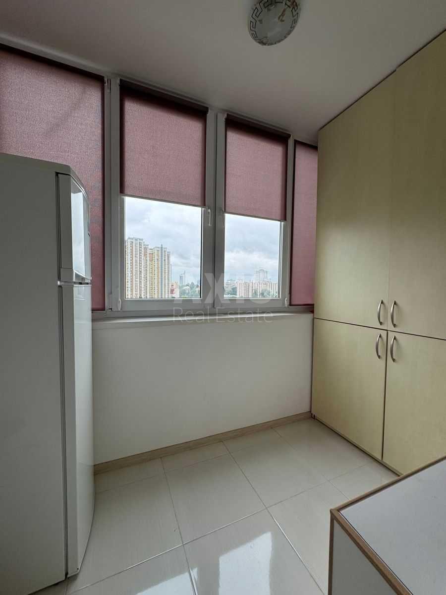 3k apartment vul. Puljuja Ivana 28