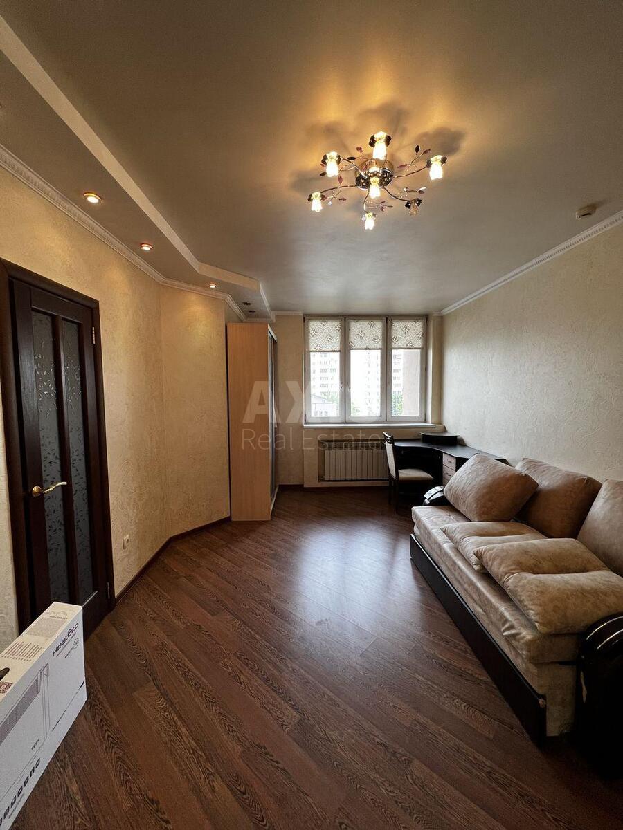 2k apartment vul. Sribnokil's'ka 14