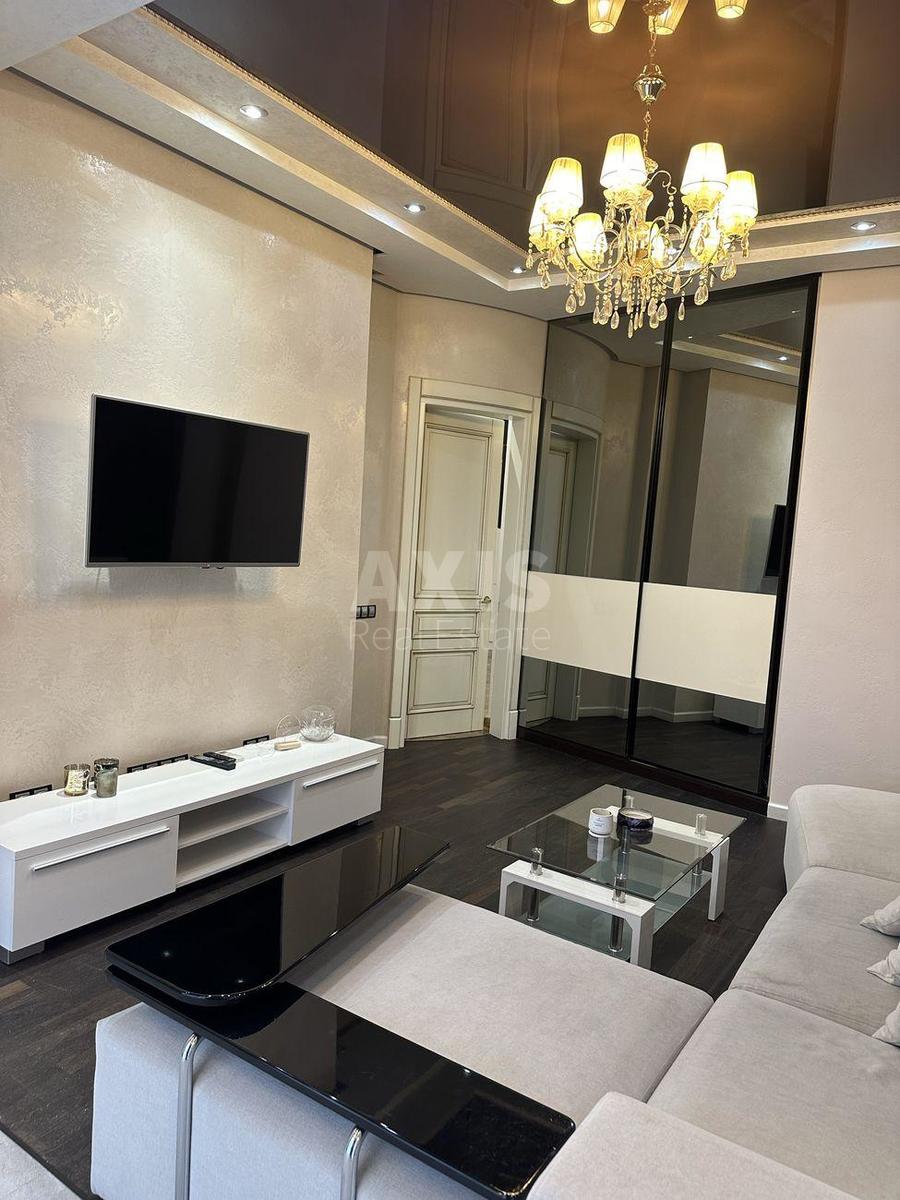2k apartment vul. Dragomyrova Myhajla 183