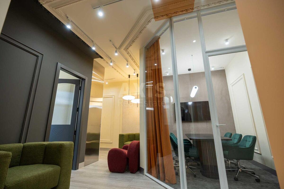 Office vul. Antonovycha 69, 250m2605441