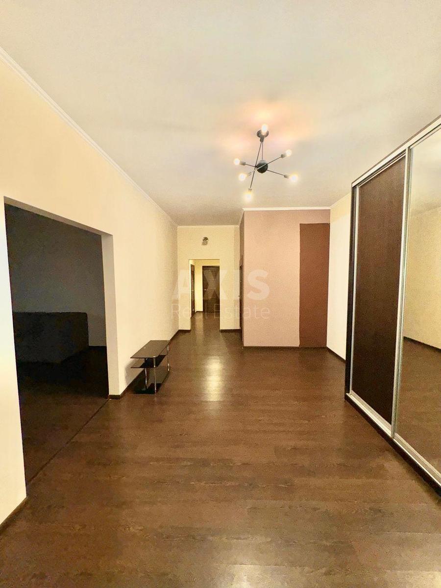 3k apartment vul. Jevgena Konoval'cja 323