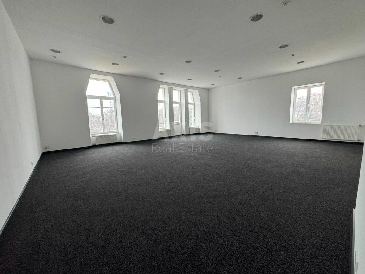 Office pl. Sportyvna 1А, 310m2