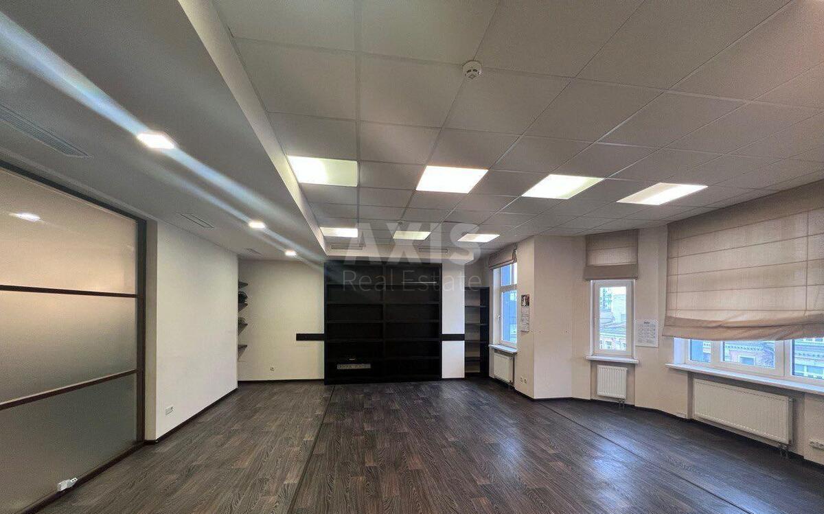 Office vul. Volodymyrs'ka 38, 325m21