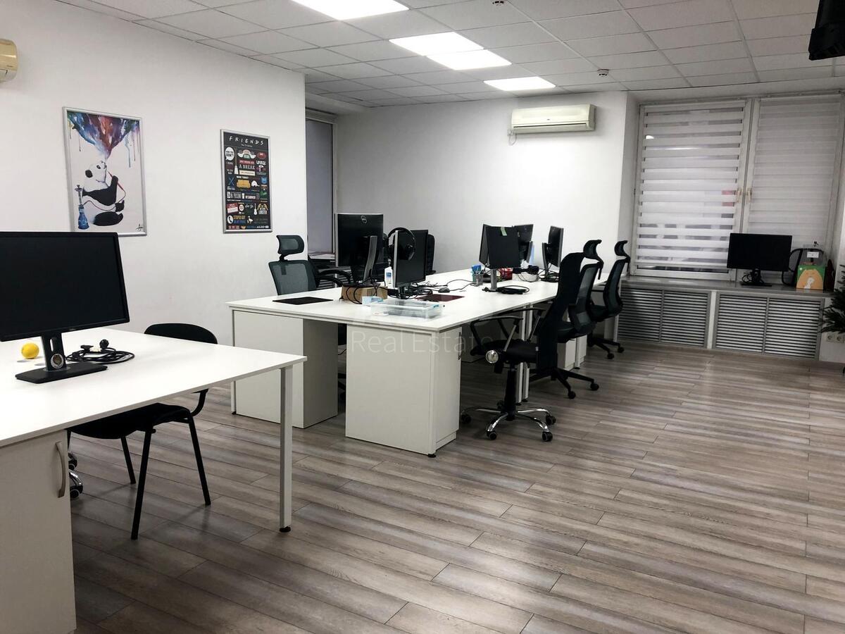 Office vul. Strutyns'kogo Sergija 8, 160m2611468