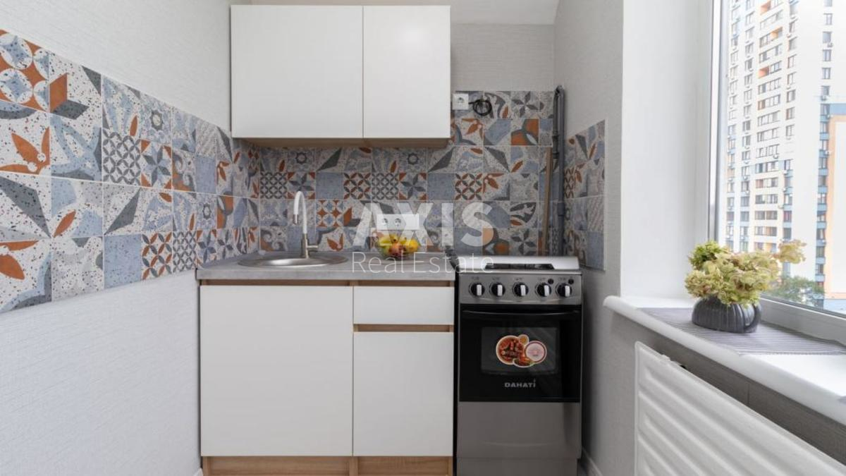 1k apartment vul. Bogatyrs'ka 86