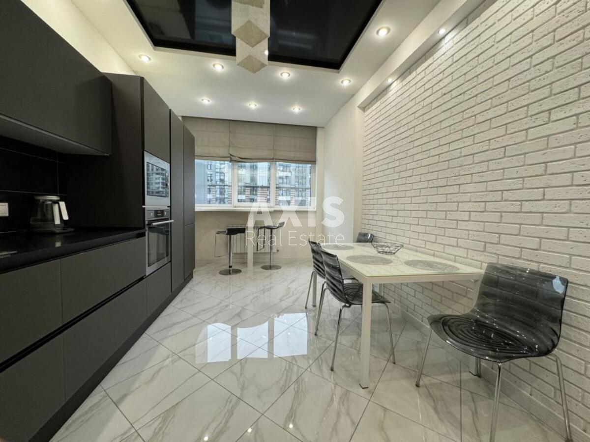 3k apartment vul. Dragomyrova Myhajla 165