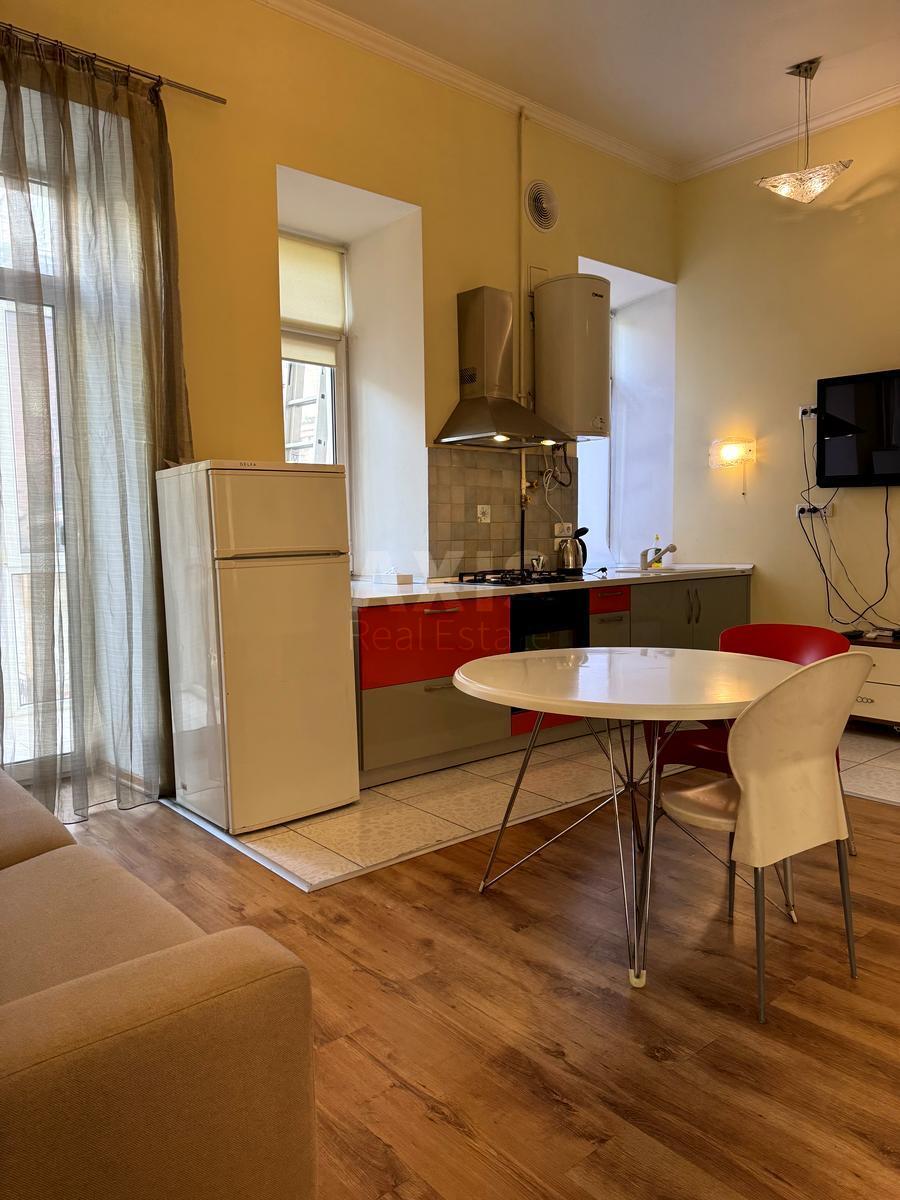 1k apartment vul. Volodymyrs'ka 76
