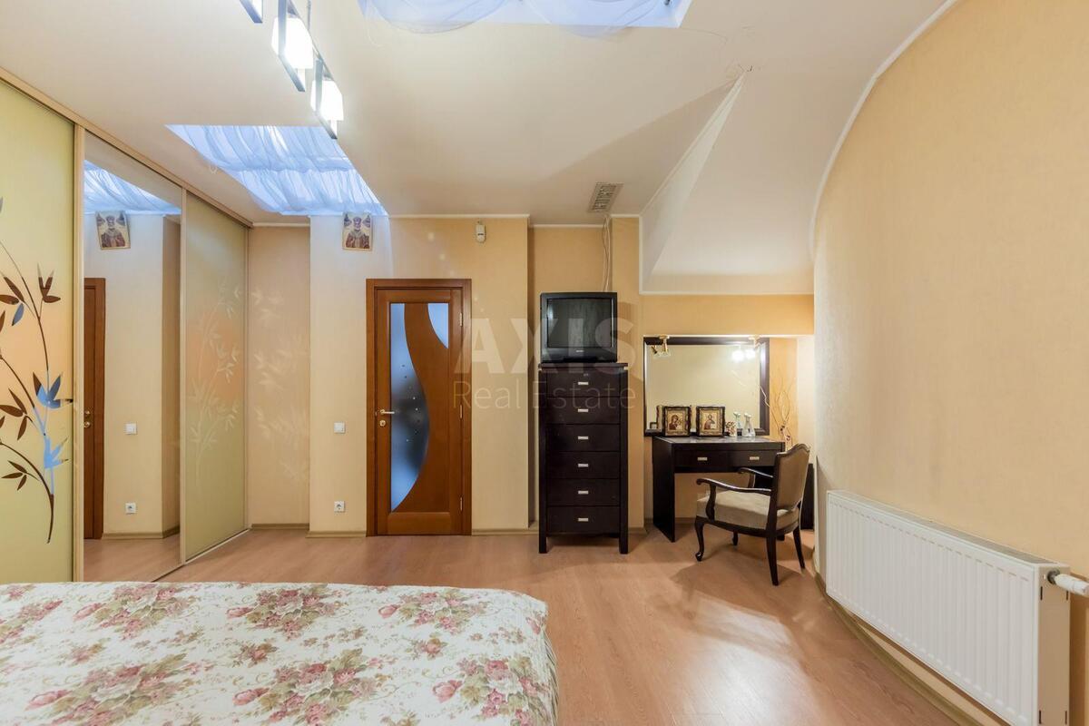 Дoм пер. Малокитаевский, 716м2, город Киев0