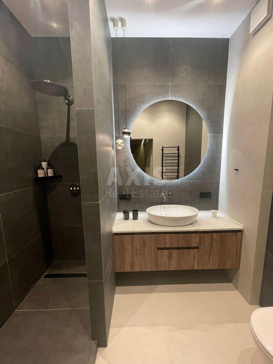 4k apartment nab. Dniprovs'ka 14571802