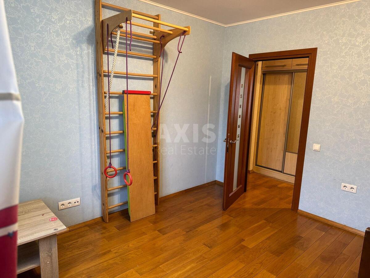 2k apartment vul. Chornobyl's'ka 215