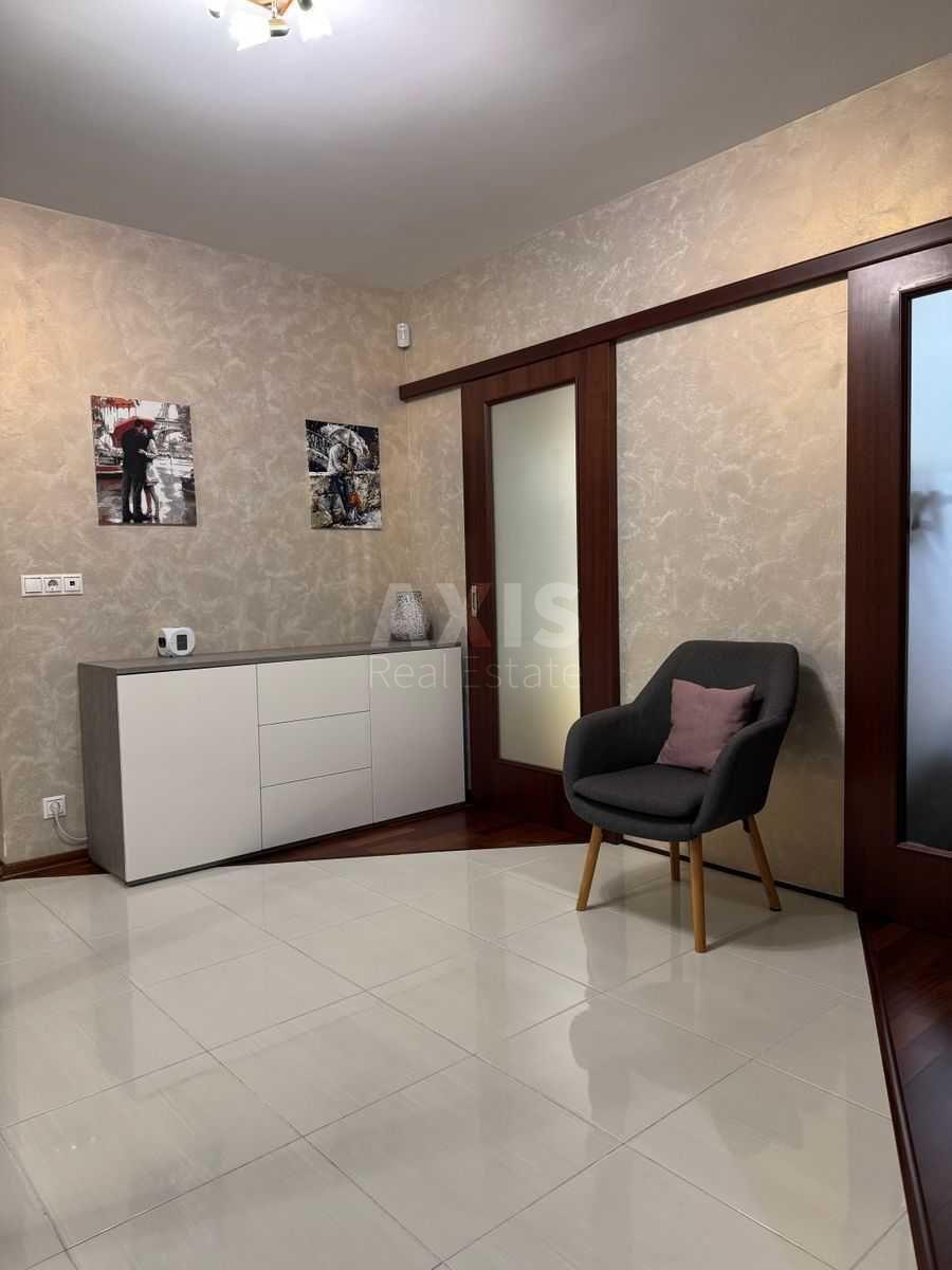 3k apartment vul. Puljuja Ivana 212