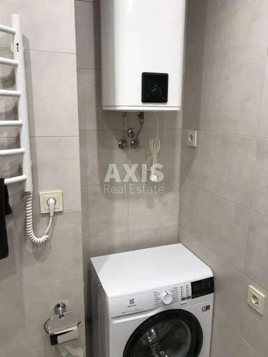 1k apartment vul. Sverstjuka Jevgena 6Д3