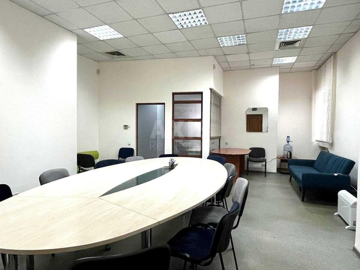 Office bul. Druzhby Narodiv 38, 48m21
