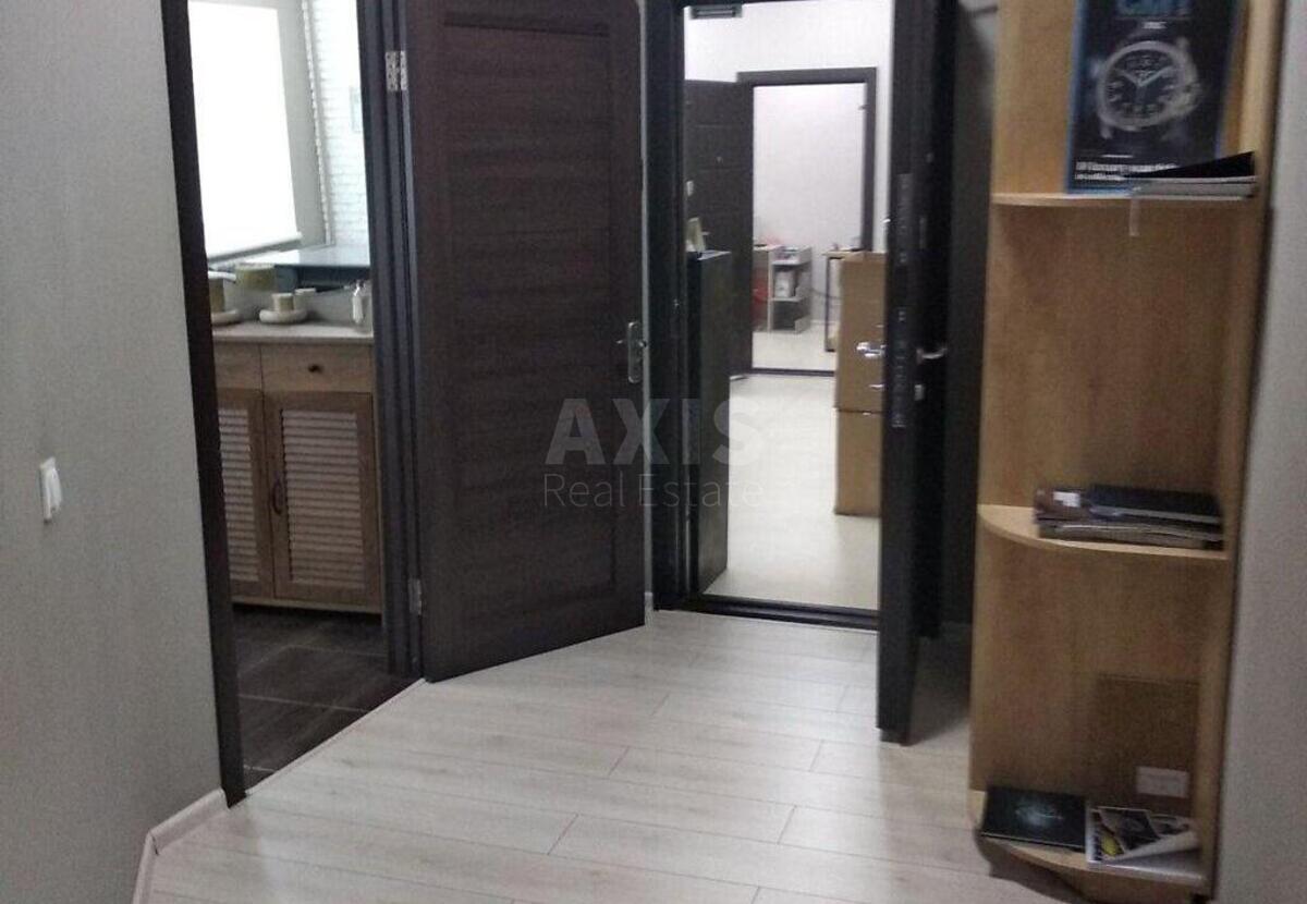 Office vul. Malopidval'na 12, 80m28
