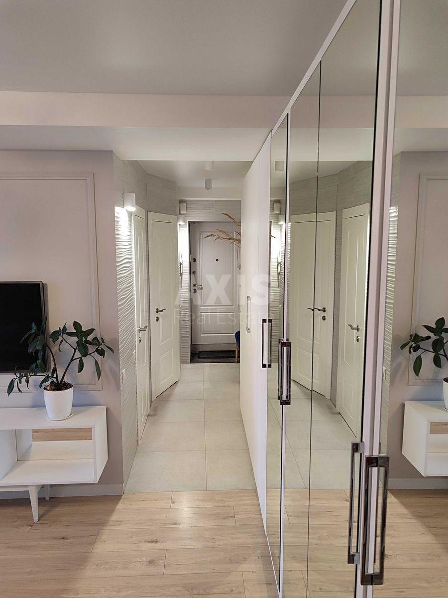 3k apartment vul. Entuziastiv 5/14