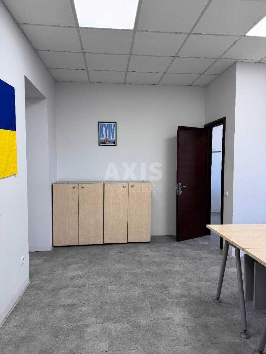 Office bul. Lesi Ukrai'nky 6, 60m20