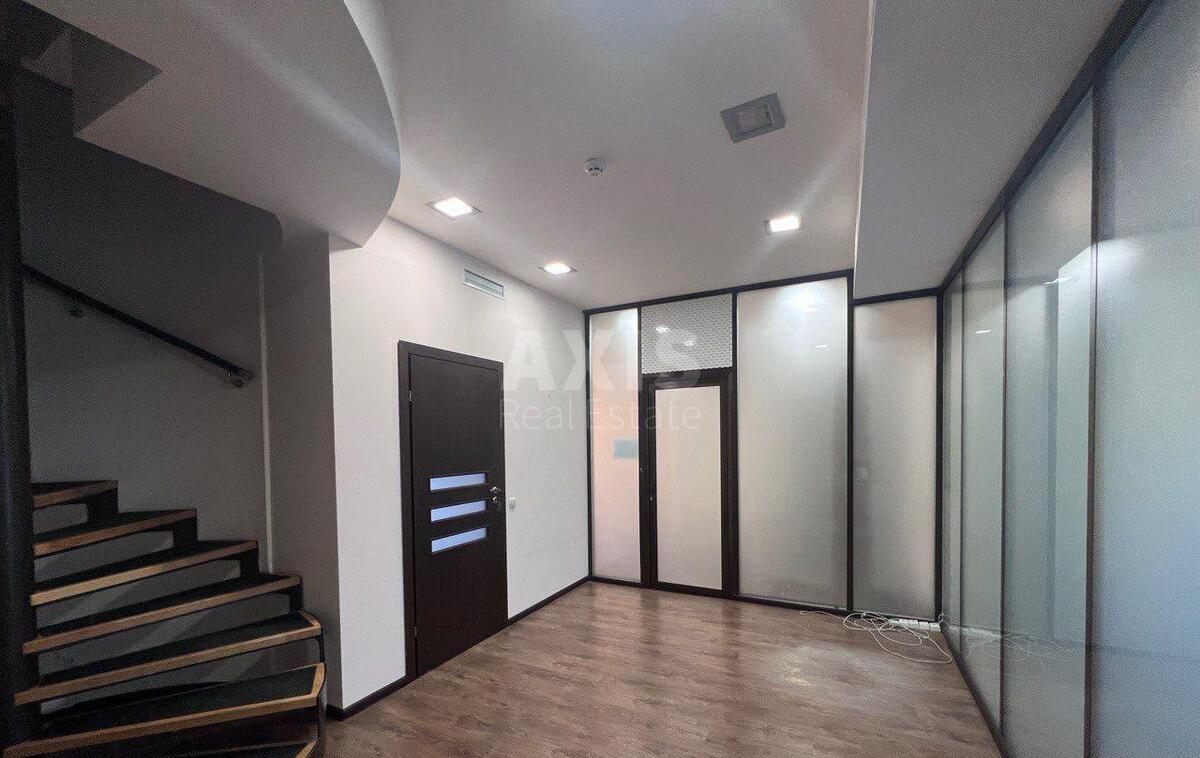 Office vul. Volodymyrs'ka 38, 325m23