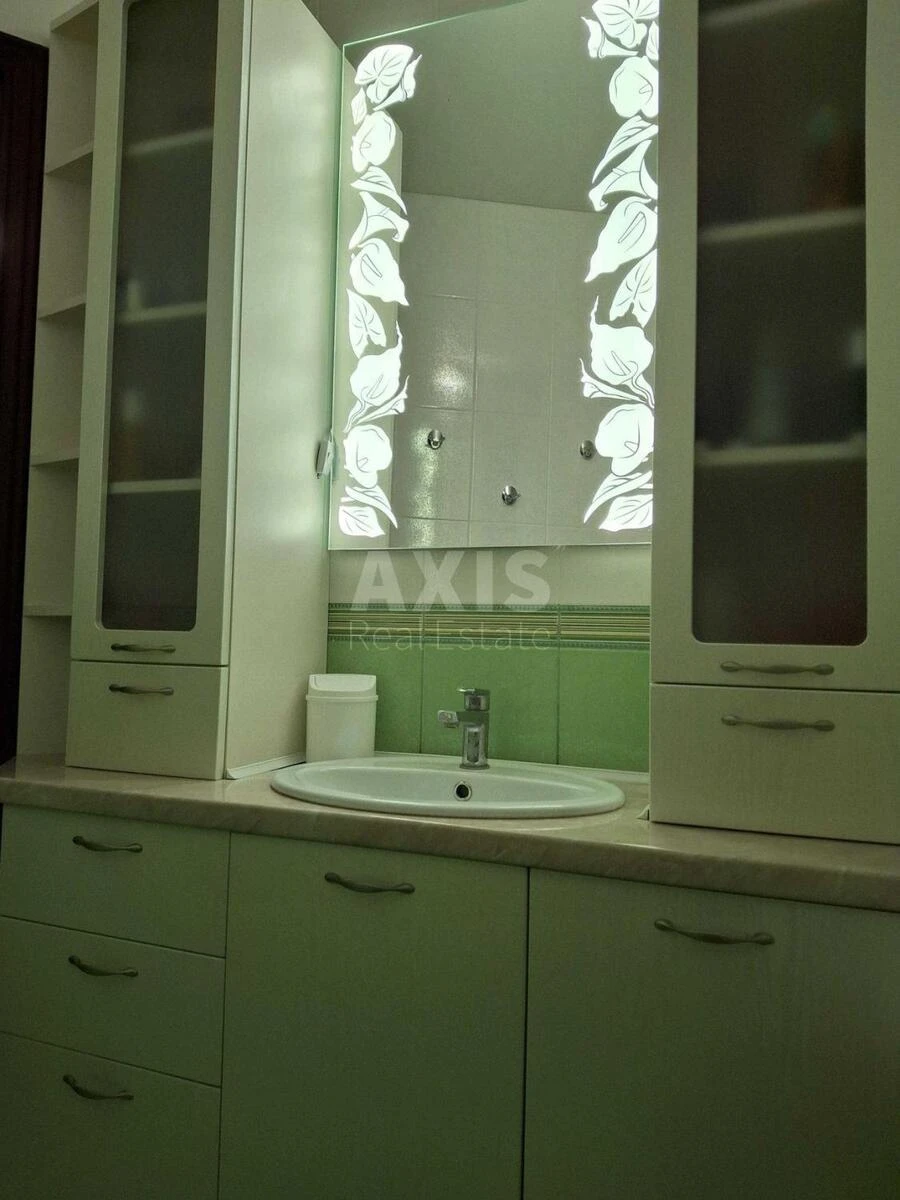 3k apartment vul. Bal'zaka Onore de 4А6235013