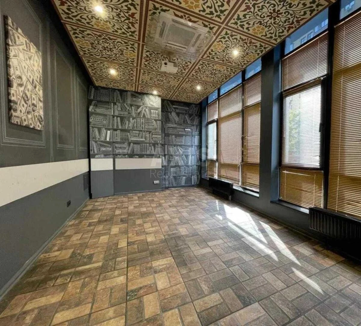 Office vul. Jevgena Konoval'cja 36Д, 288m2698007