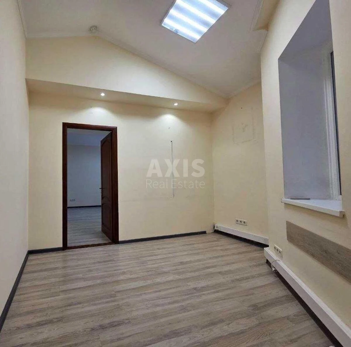 Office vul. Velyka Vasyl'kivs'ka 28Б, 390m2717454