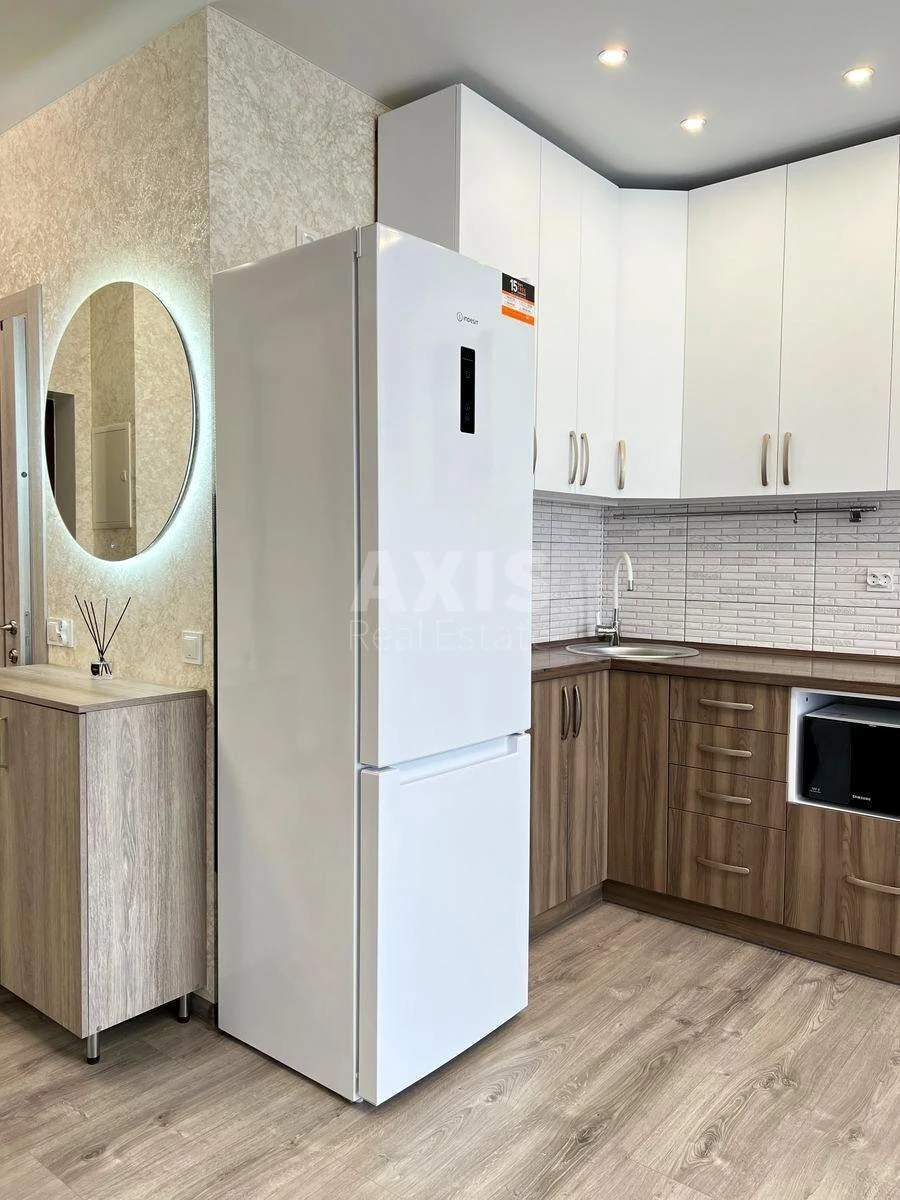 1k apartment pr-t Komarova Kosmonavta 13669872