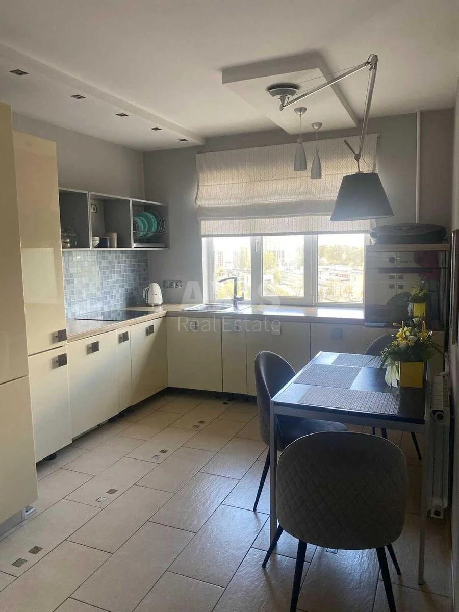 4k apartment vul. Zabolotnogo Akademika 40