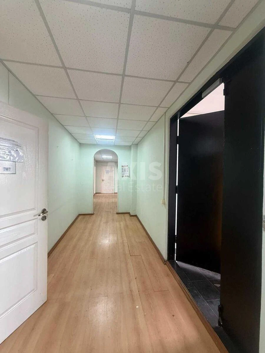 Office vul. Jevgena Konoval'cja 2, 277m2679982