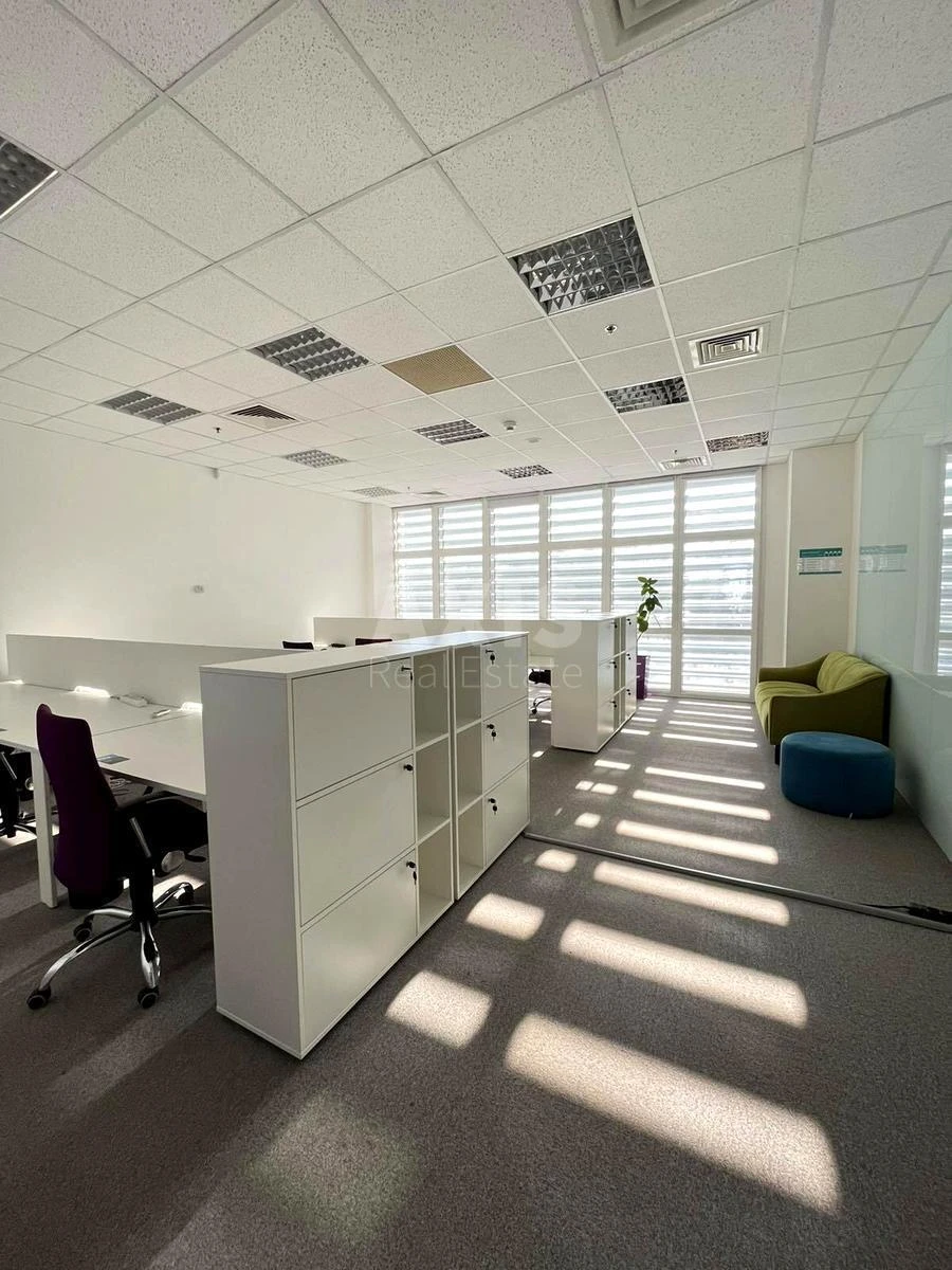 Office vul. Amosova Mykoly 12, 915m2692448