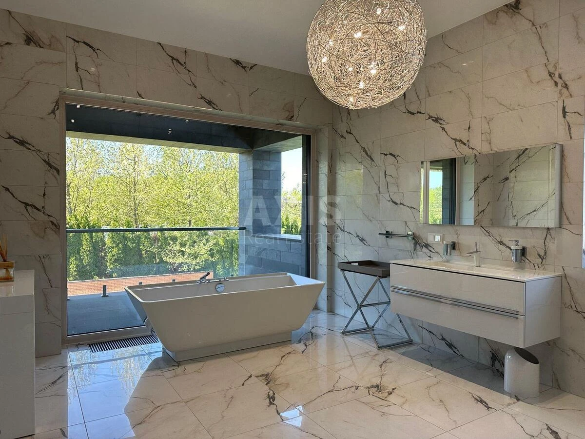 Дoм ул. Центральная, 500м2, город Киев5135011