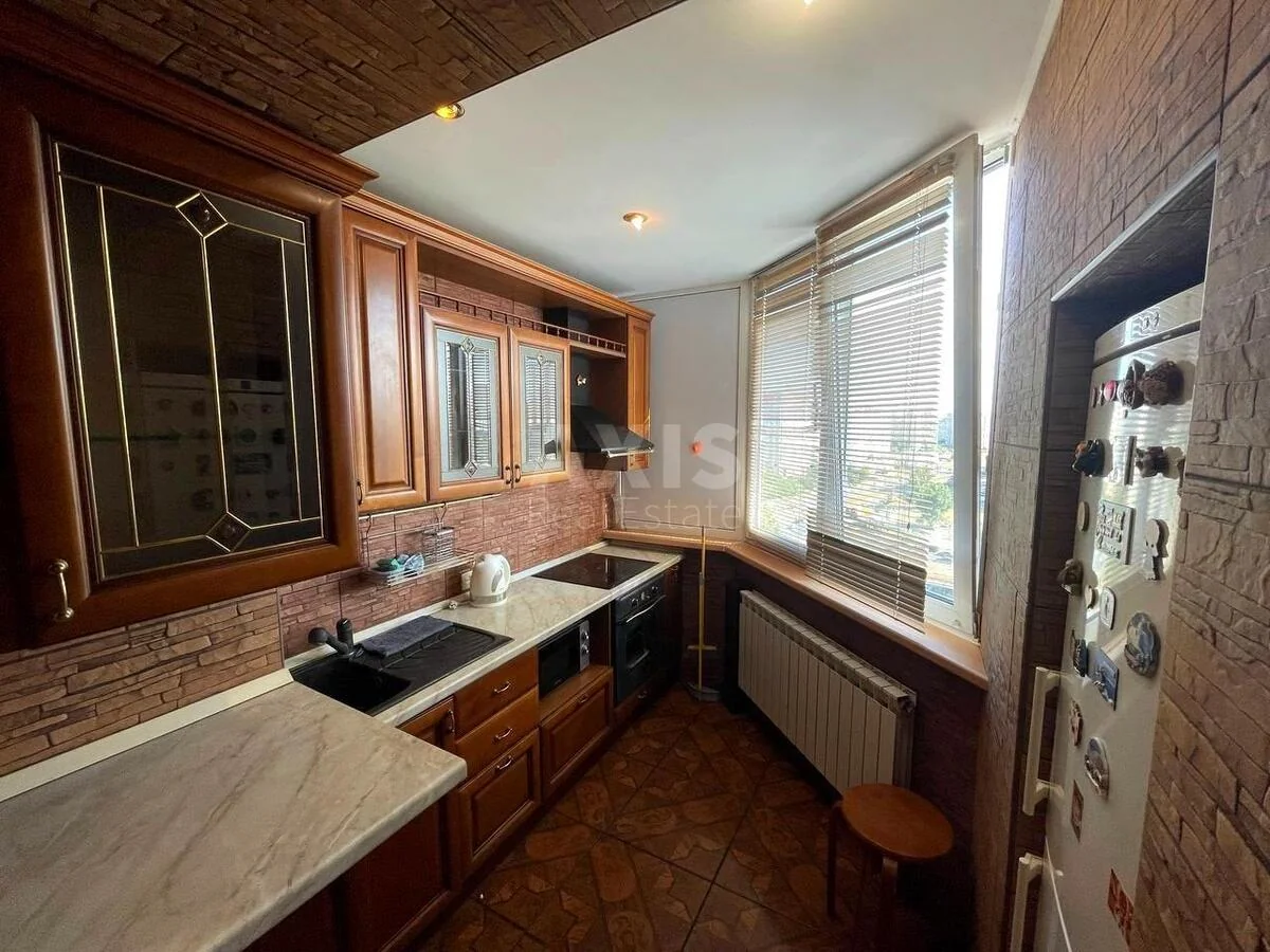 3k apartment vul. Ahmatovoi' Anny 31