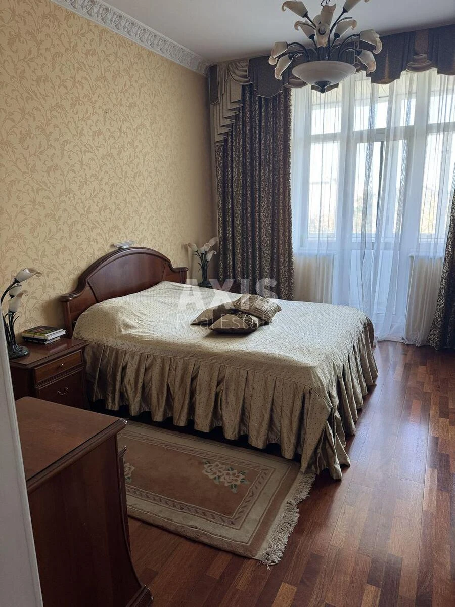 3k apartment vul. Pochajnyns'ka 237009811