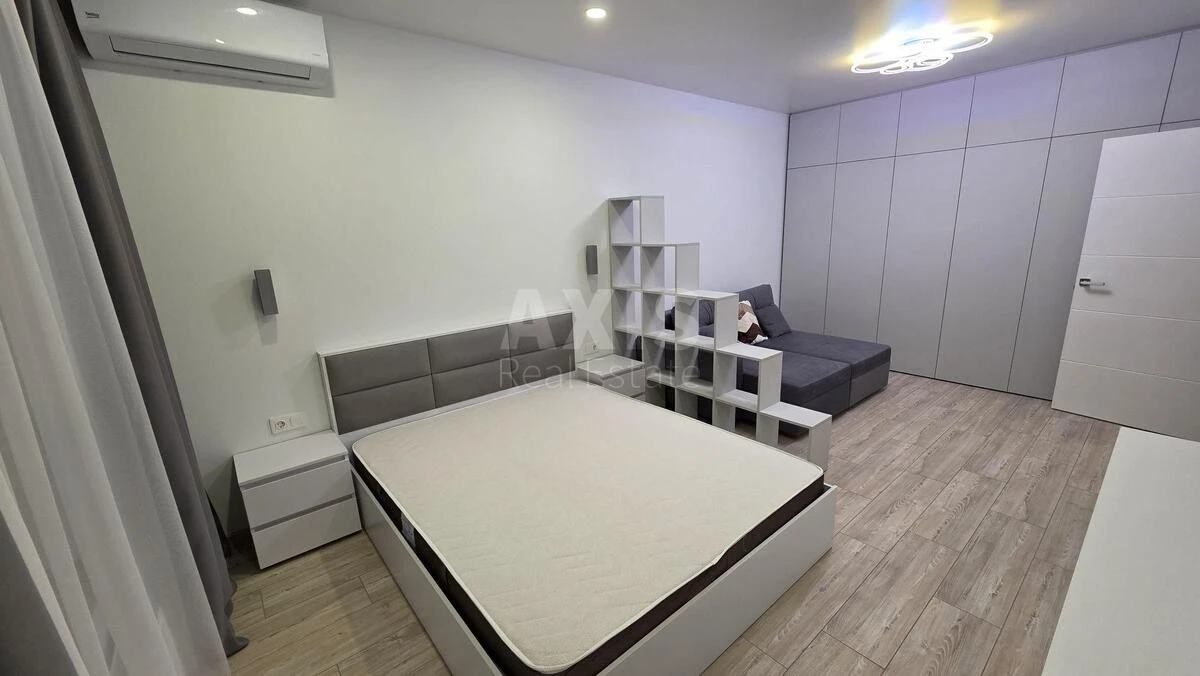 1k apartment vul. Grechka Marshala 10Л645086