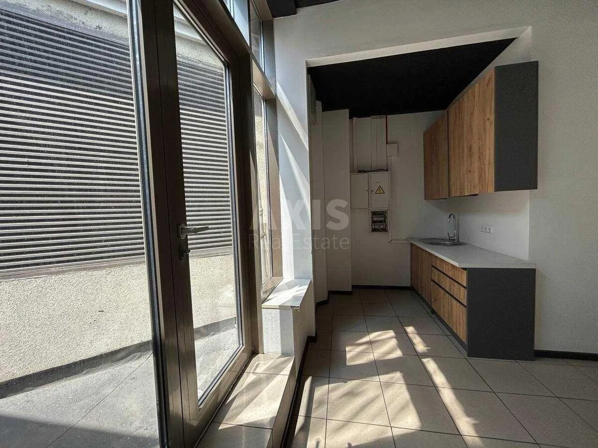Office vul. Velyka Vasyl'kivs'ka 72, 357m27100311