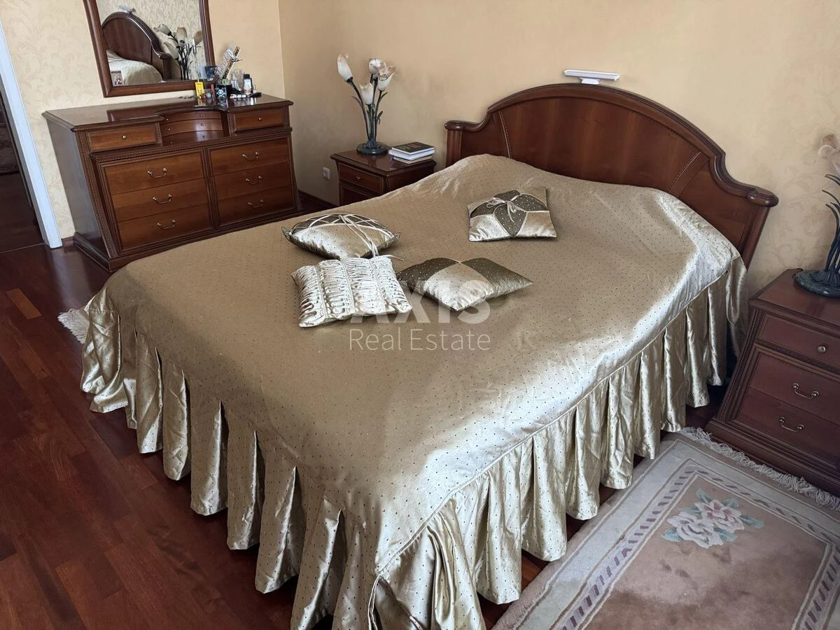 3k apartment vul. Pochajnyns'ka 237009812