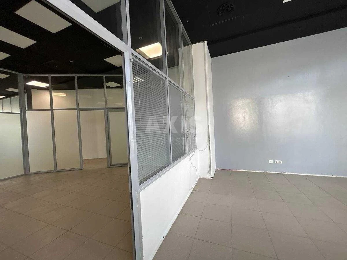 Office vul. Velyka Vasyl'kivs'ka 72, 357m27100312