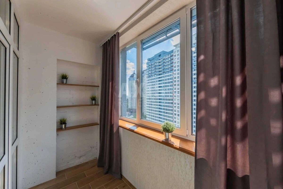 1k apartment vul. Sverstjuka Jevgena 6Д708438