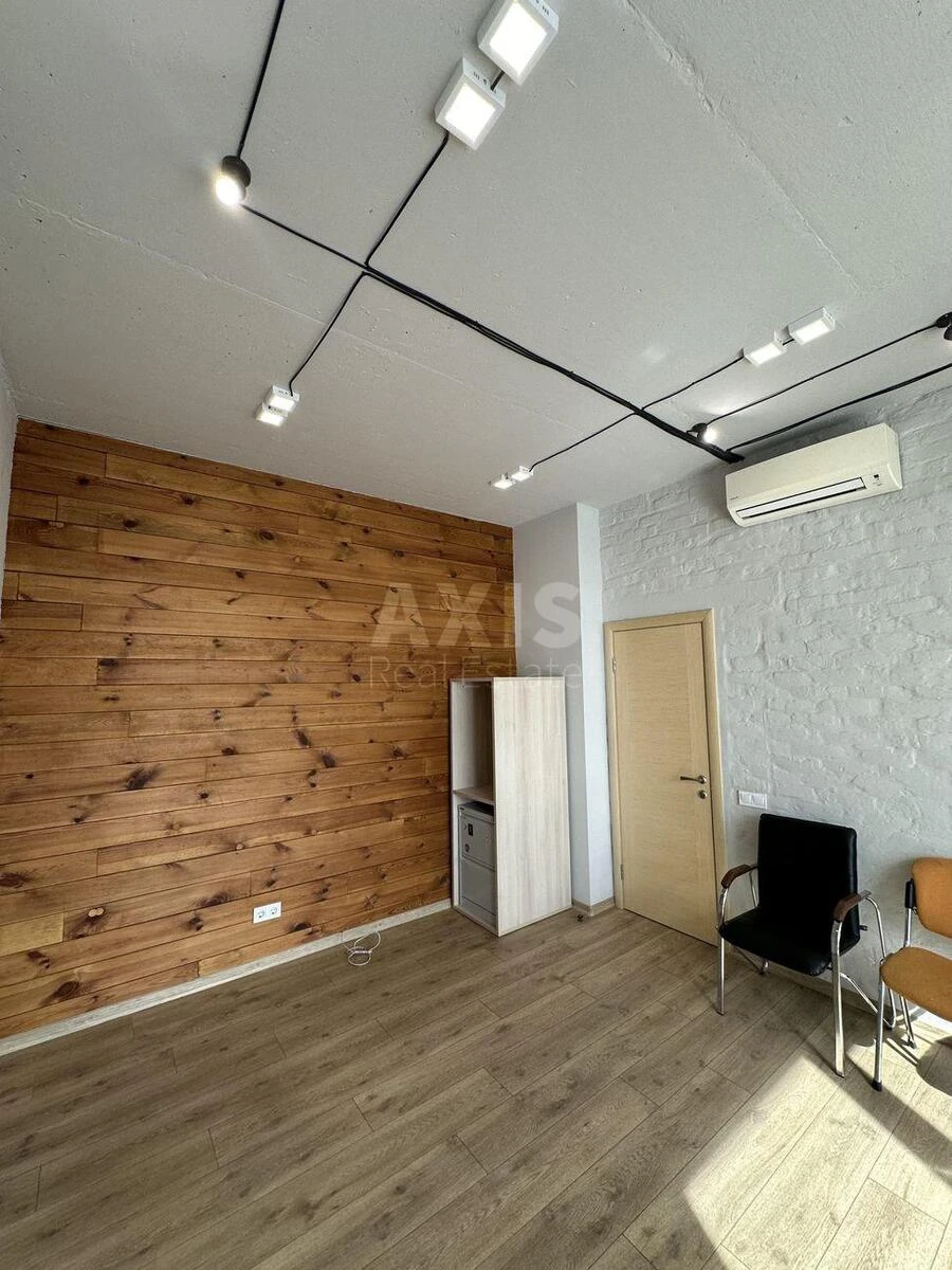 Office pr-t Berestejskij 24, 76m2713572