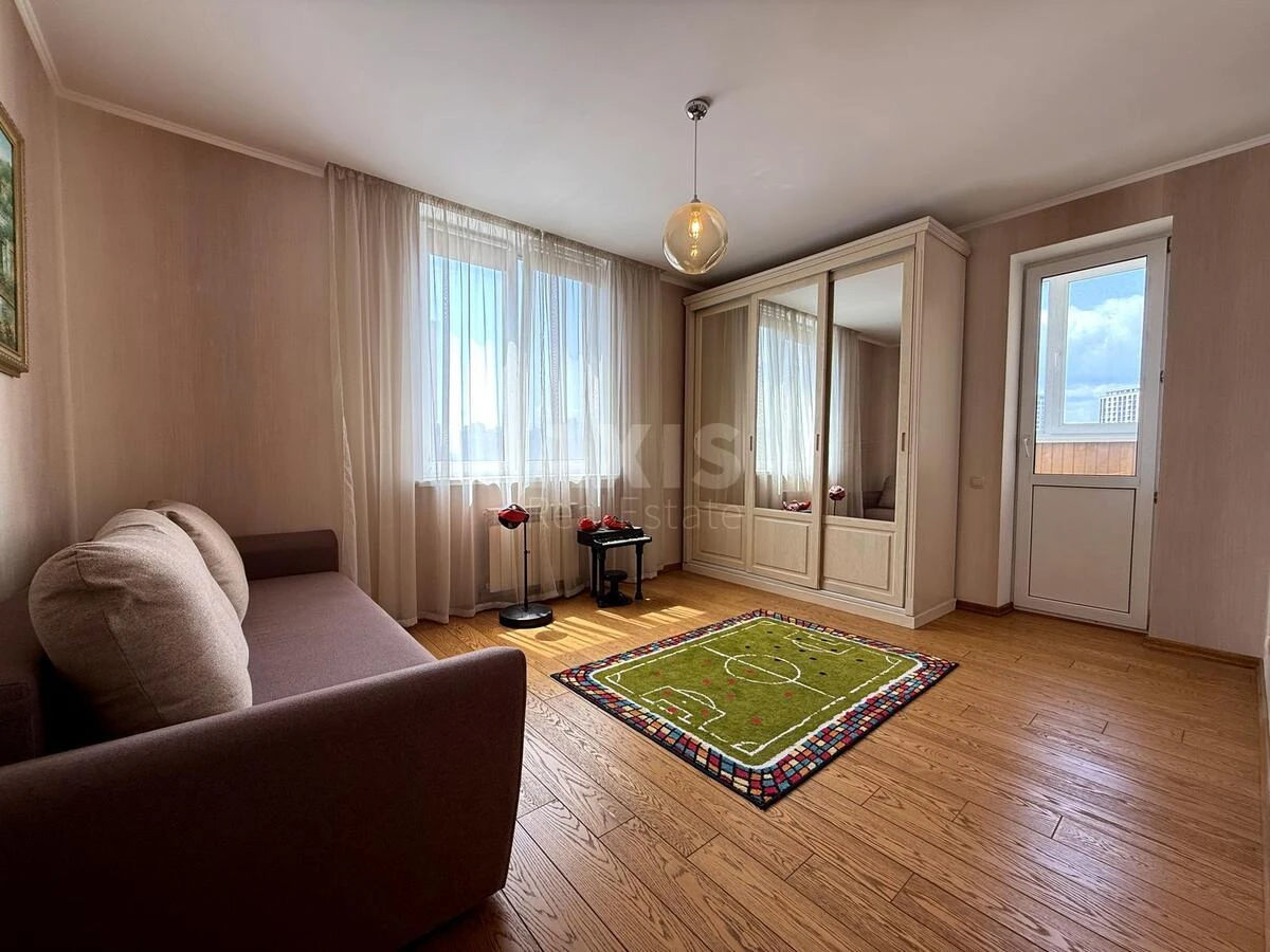 4k apartment vul. Sribnokil's'ka 22639056