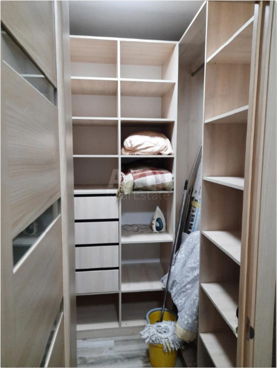 1k apartment pr-t Berestejskij 71642394