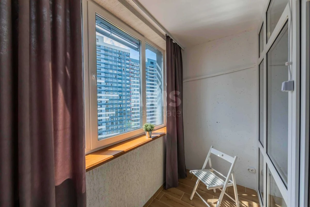 1k apartment vul. Sverstjuka Jevgena 6Д708439